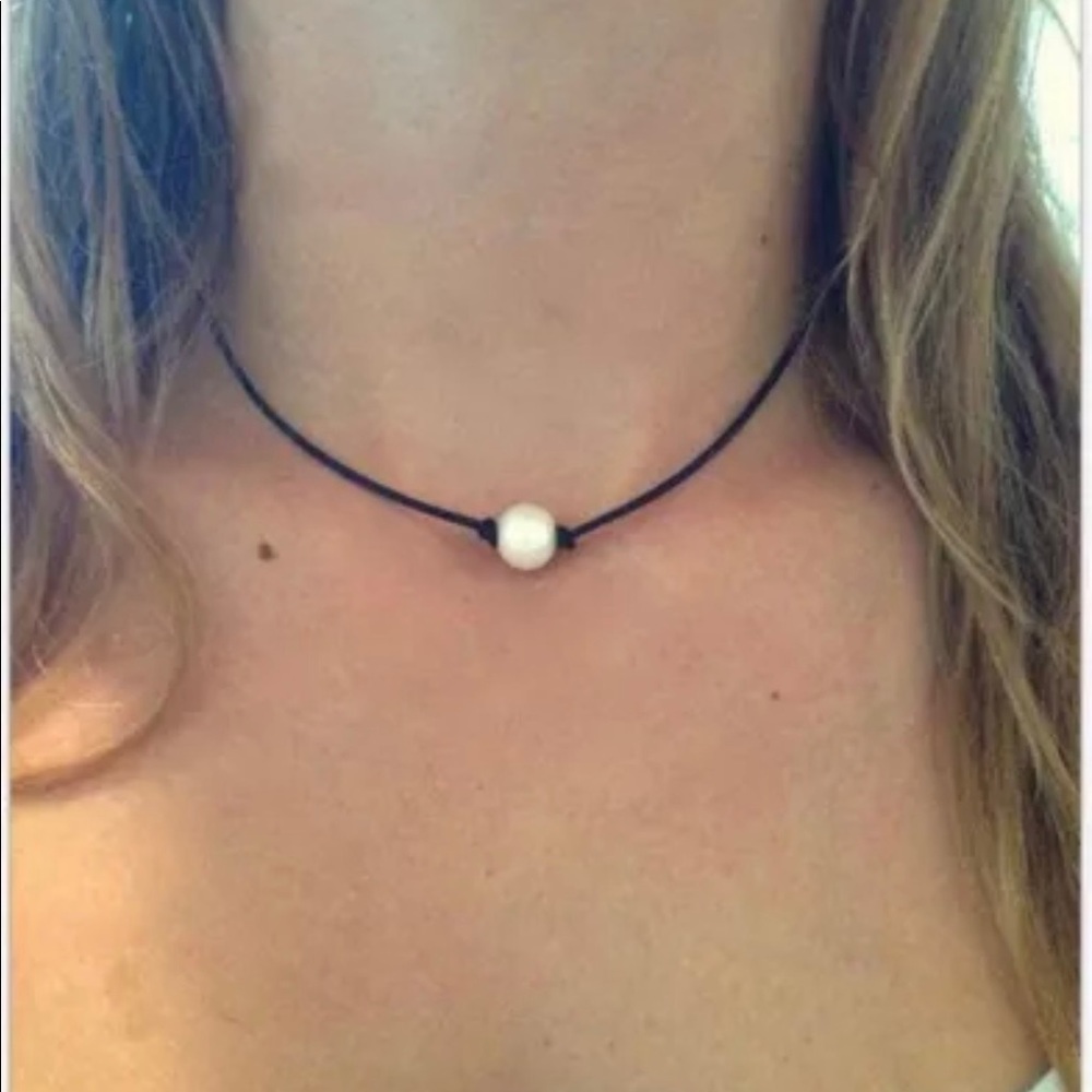 Pearl choker necklace